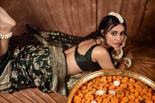 Surbhi Jyoti Lovely Vintage Looks In Black n White